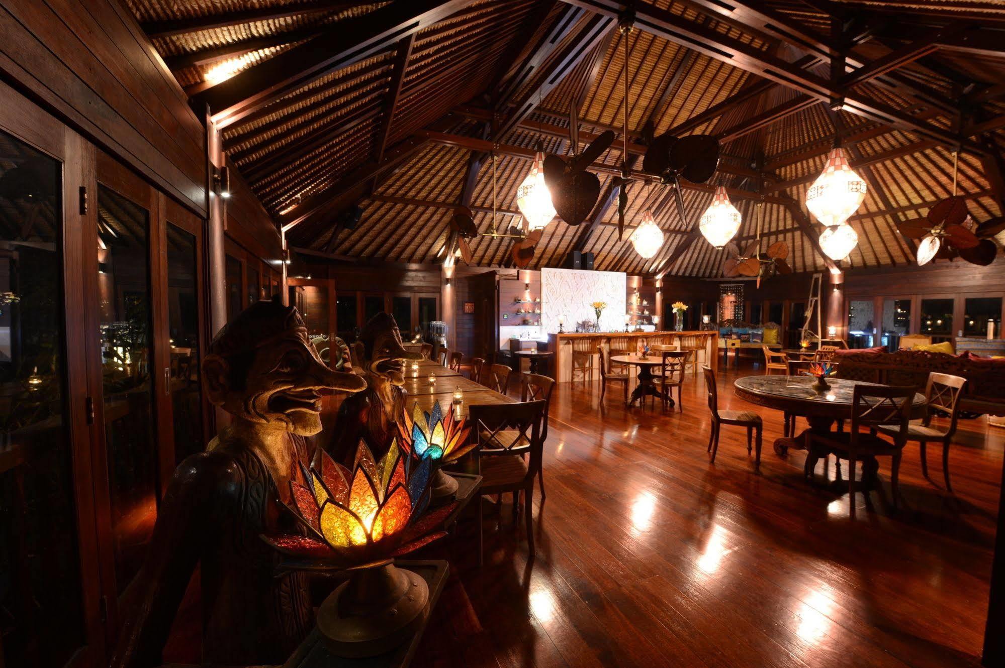Makepeace Island Hotel Noosa North Shore Exterior photo